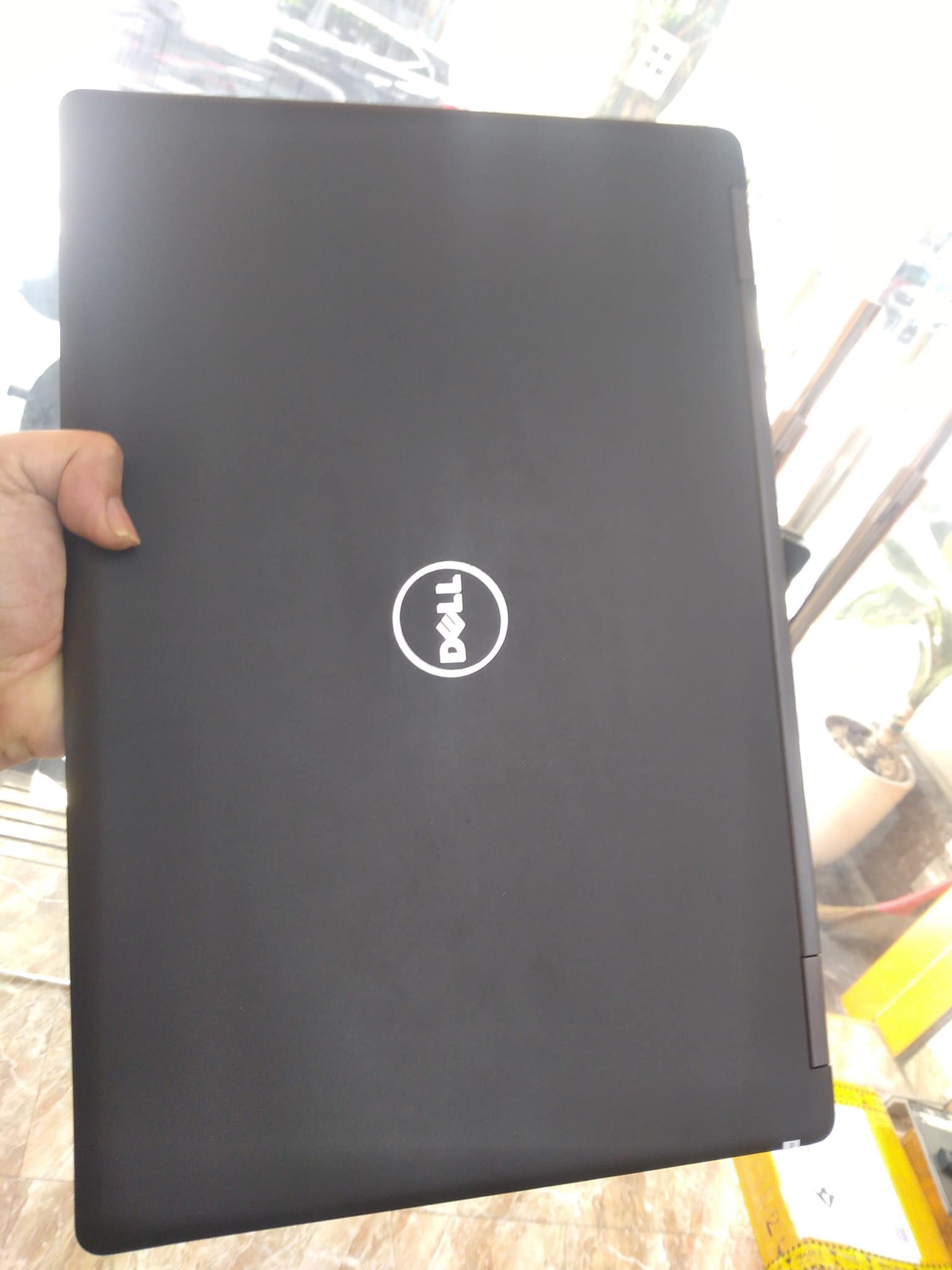 Dell Precision 3520 Chip Xeon E3-1505M Ram 8G Ssd M2 Nvme 256G VGA Quadro M620 4G 